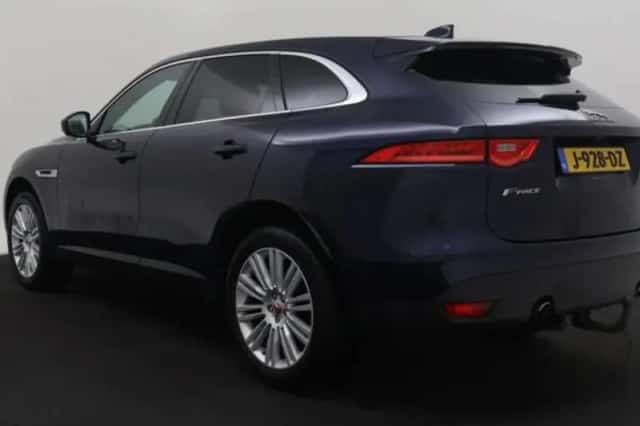 Jaguar F-Pace (2017) thumbnail 4