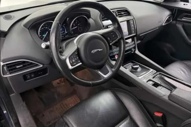 Jaguar F-Pace (2017) thumbnail 5