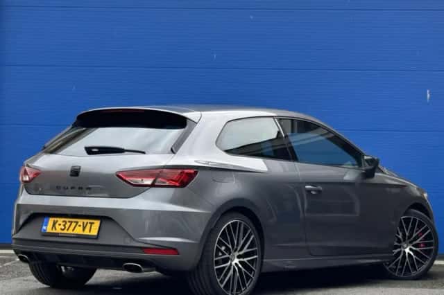SEAT Leon (2015) thumbnail 3
