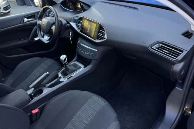 Peugeot 308 (2015) thumbnail 6