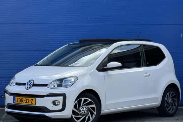 Volkswagen Up! (2017) thumbnail 1