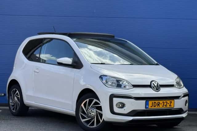 Volkswagen Up! (2017) thumbnail 2
