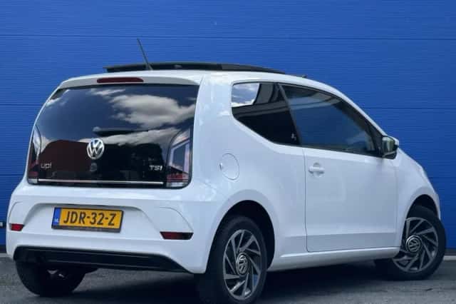 Volkswagen Up! (2017) thumbnail 3