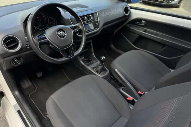 Volkswagen Up! (2017) thumbnail 5
