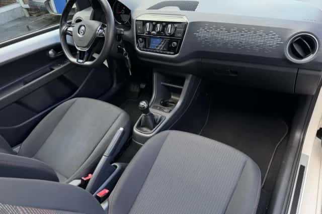 Volkswagen Up! (2017) thumbnail 6