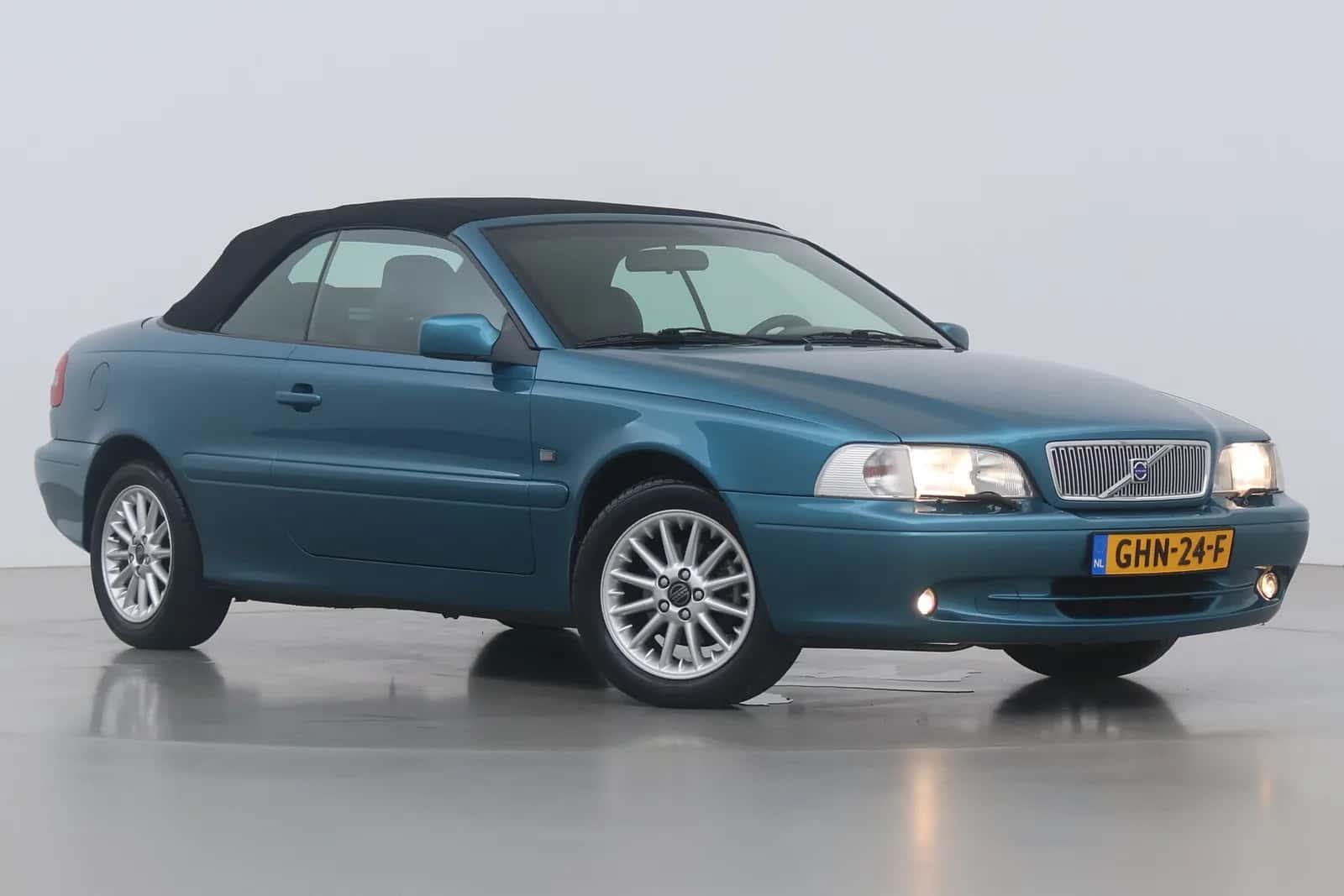 Volvo C70 (2000) — foto 1