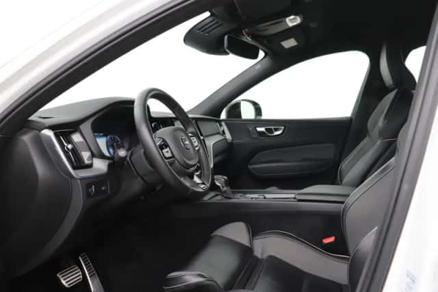 Volvo XC60 (2020) thumbnail 3