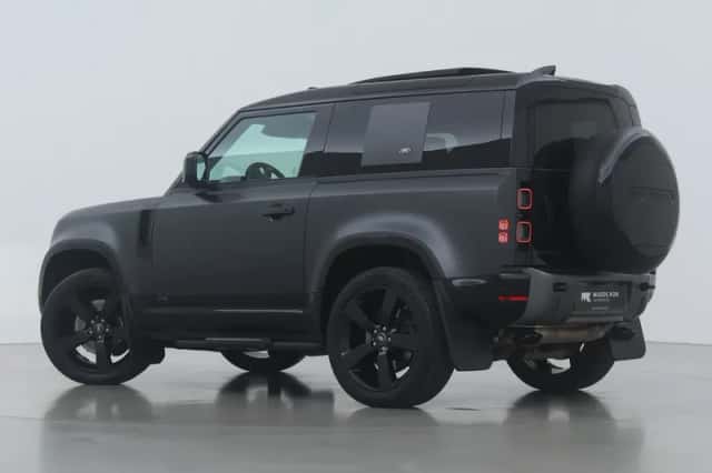 Land Rover Defender (2023) thumbnail 2