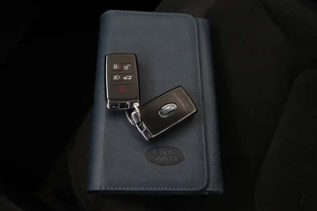Land Rover Defender (2023) thumbnail 18