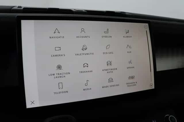 Land Rover Defender (2023) thumbnail 22
