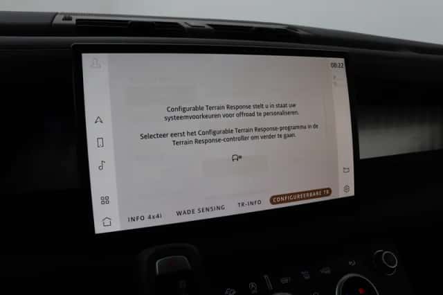Land Rover Defender (2023) thumbnail 30
