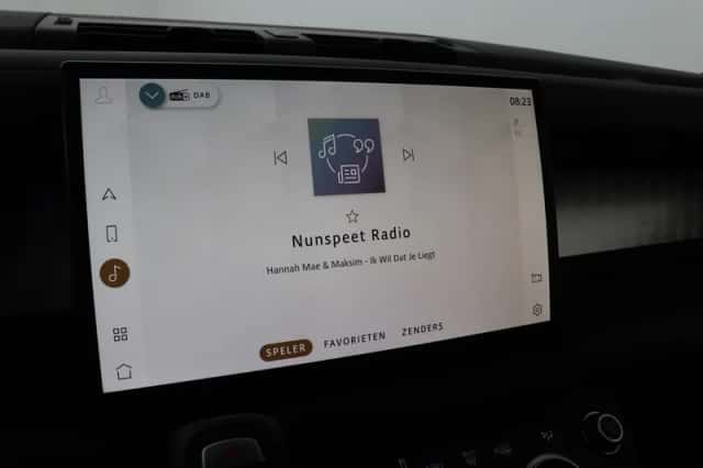 Land Rover Defender (2023) thumbnail 35