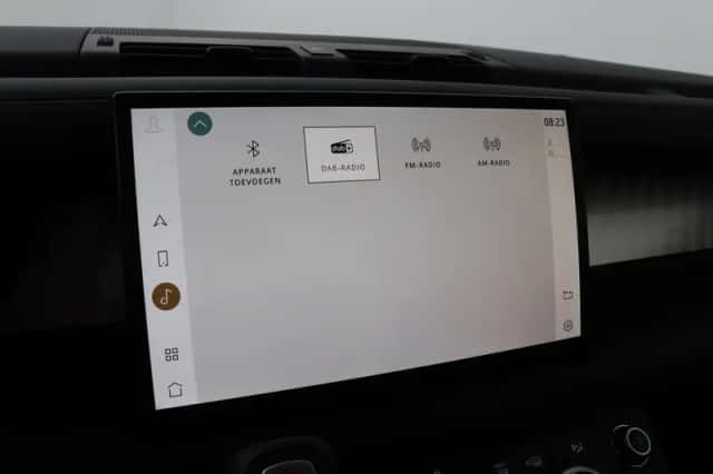 Land Rover Defender (2023) thumbnail 36