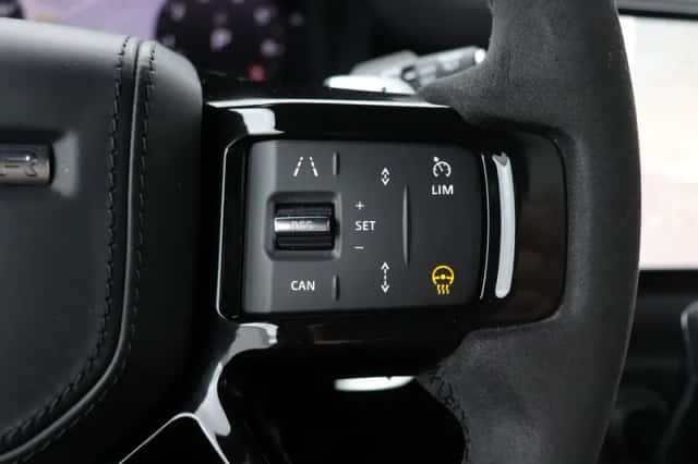Land Rover Defender (2023) thumbnail 45