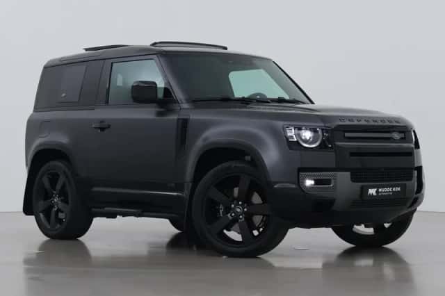 Land Rover Defender (2023) thumbnail 1