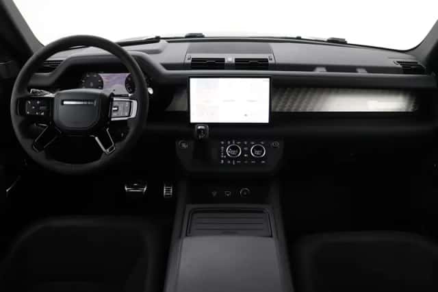 Land Rover Defender (2023) thumbnail 4