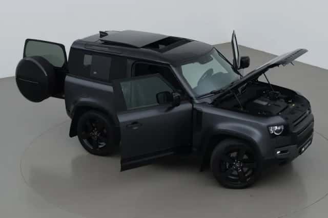 Land Rover Defender (2023) thumbnail 6
