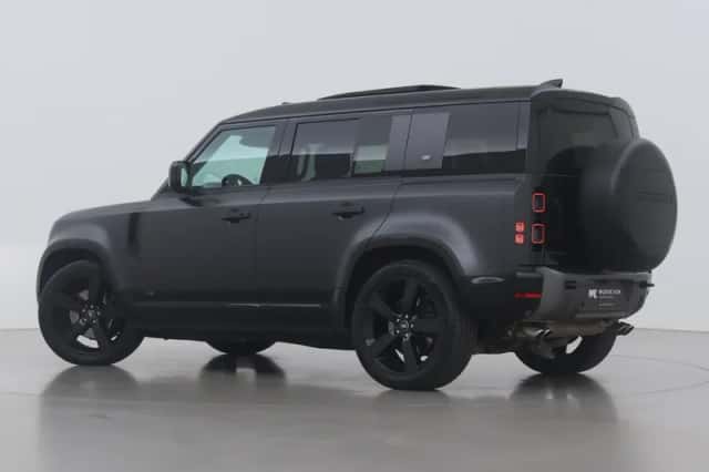 Land Rover Defender (2022) thumbnail 2
