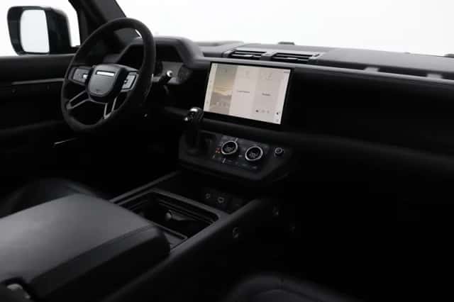 Land Rover Defender (2022) thumbnail 17