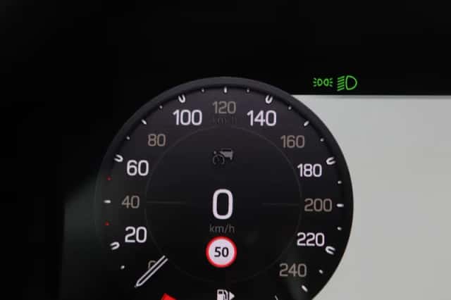 Land Rover Defender (2022) thumbnail 21