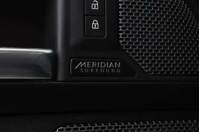 Land Rover Defender (2022) thumbnail 36