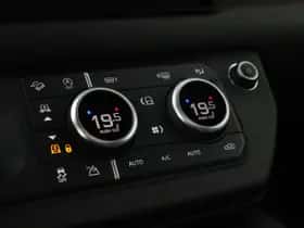 Land Rover Defender (2022) thumbnail 38