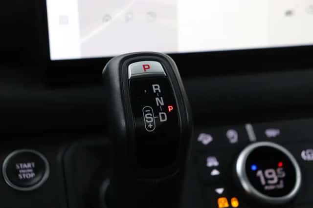 Land Rover Defender (2022) thumbnail 39