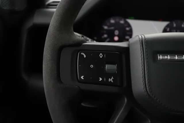 Land Rover Defender (2022) thumbnail 41