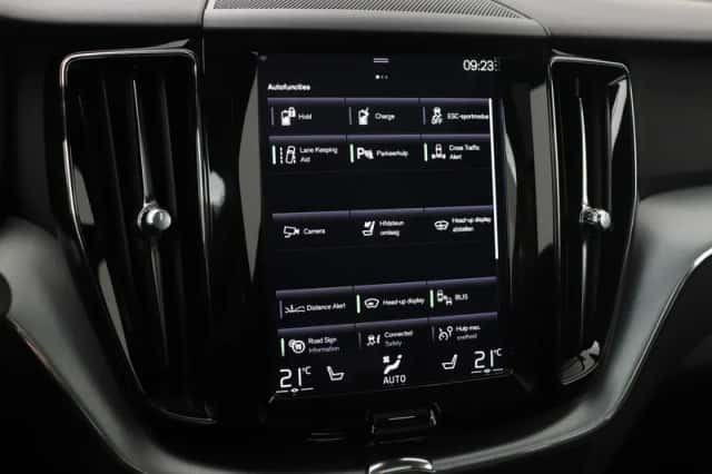 Volvo XC60 (2018) thumbnail 24