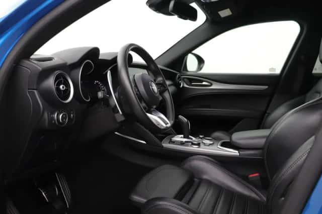 Alfa Romeo Stelvio (2022) thumbnail 3