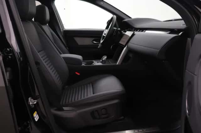 Land Rover Discovery Sport (2025) thumbnail 5