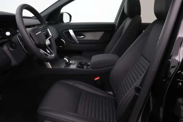 Land Rover Discovery Sport (2025) thumbnail 3