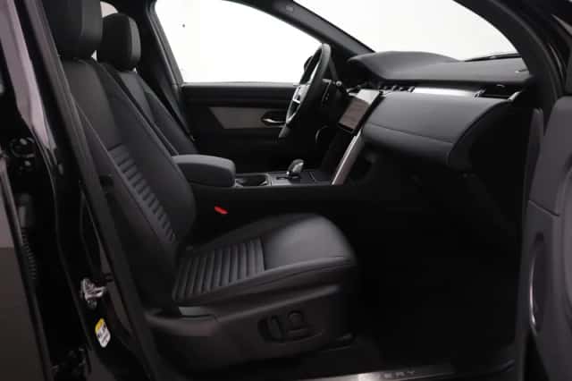 Land Rover Discovery Sport (2025) thumbnail 5