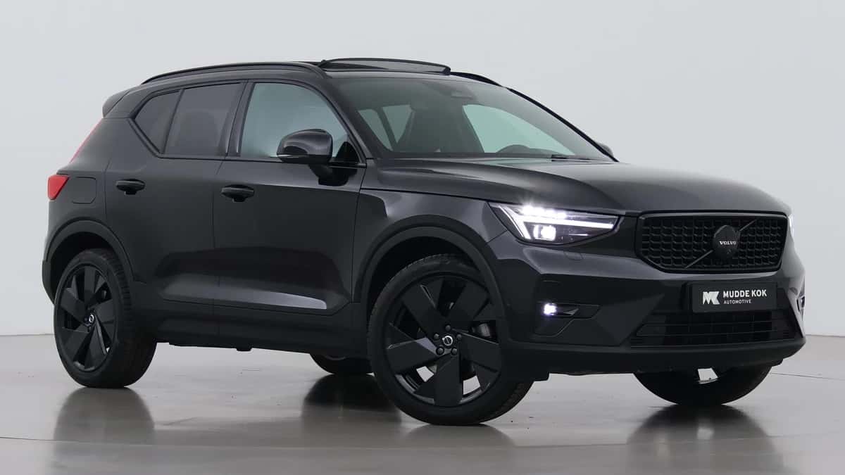 Volvo XC40 (2025) — foto 1