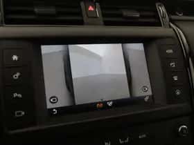 Land Rover Discovery (2017) thumbnail 29