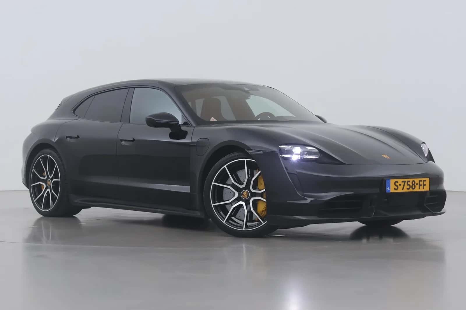Porsche Taycan (2023) — foto 1