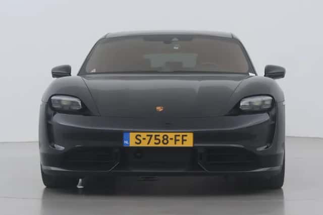 Porsche Taycan (2023) thumbnail 16