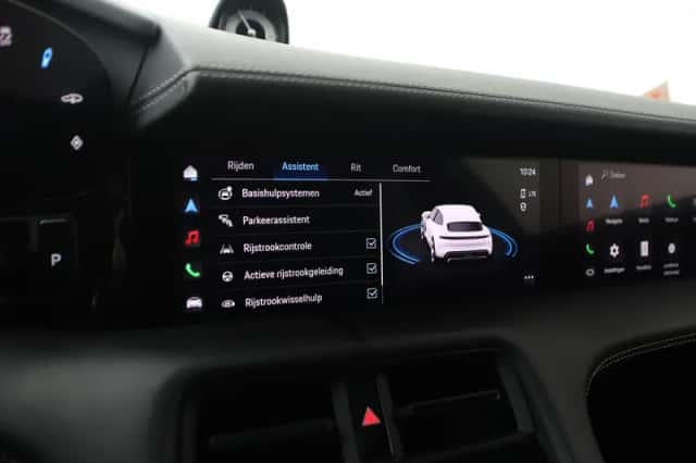 Porsche Taycan (2023) thumbnail 25