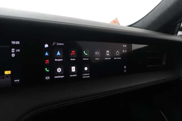 Porsche Taycan (2023) thumbnail 26