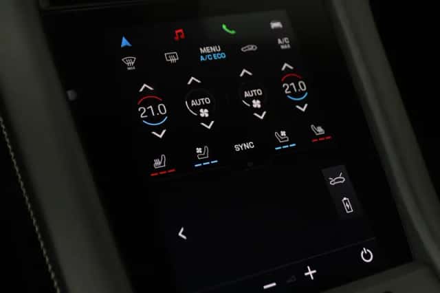 Porsche Taycan (2023) thumbnail 27