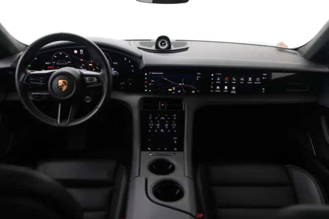 Porsche Taycan (2023) thumbnail 4