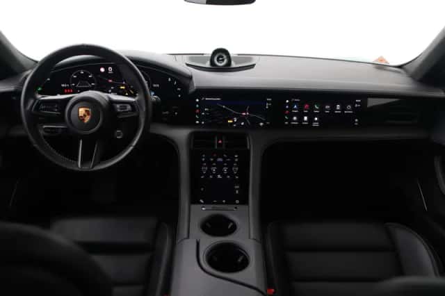 Porsche Taycan (2023) thumbnail 4