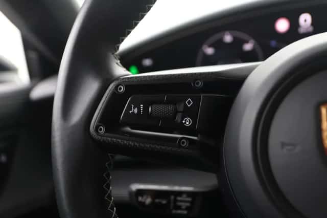 Porsche Taycan (2023) thumbnail 31