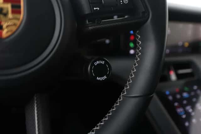 Porsche Taycan (2023) thumbnail 33