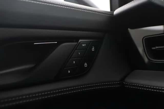 Porsche Taycan (2023) thumbnail 38