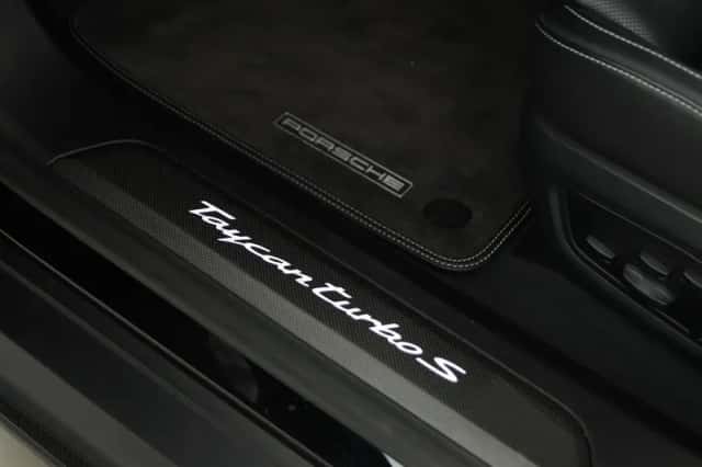 Porsche Taycan (2023) thumbnail 40