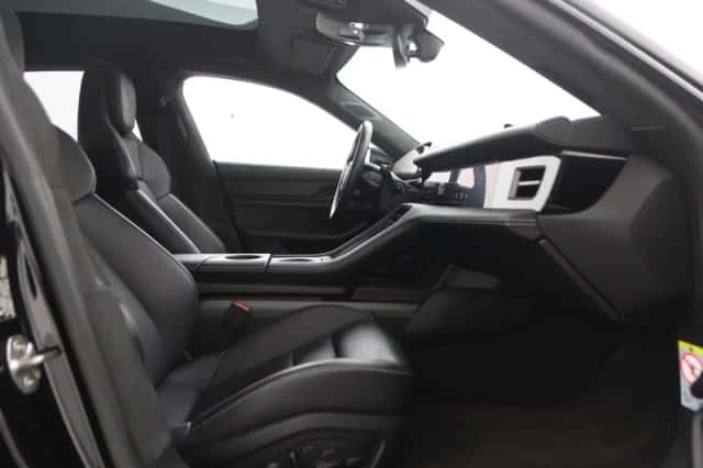 Porsche Taycan (2023) thumbnail 5