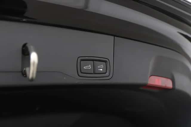 Porsche Taycan (2023) thumbnail 48