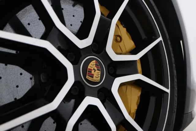 Porsche Taycan (2023) thumbnail 50