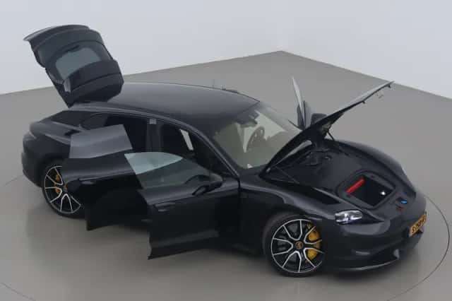 Porsche Taycan (2023) thumbnail 6
